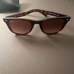 Ray-Ban Brown Sunglasses - RB4420. Havana color